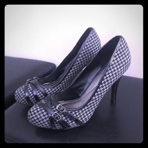 Hounds tooth heels